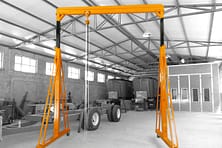 Adjustable portable crane